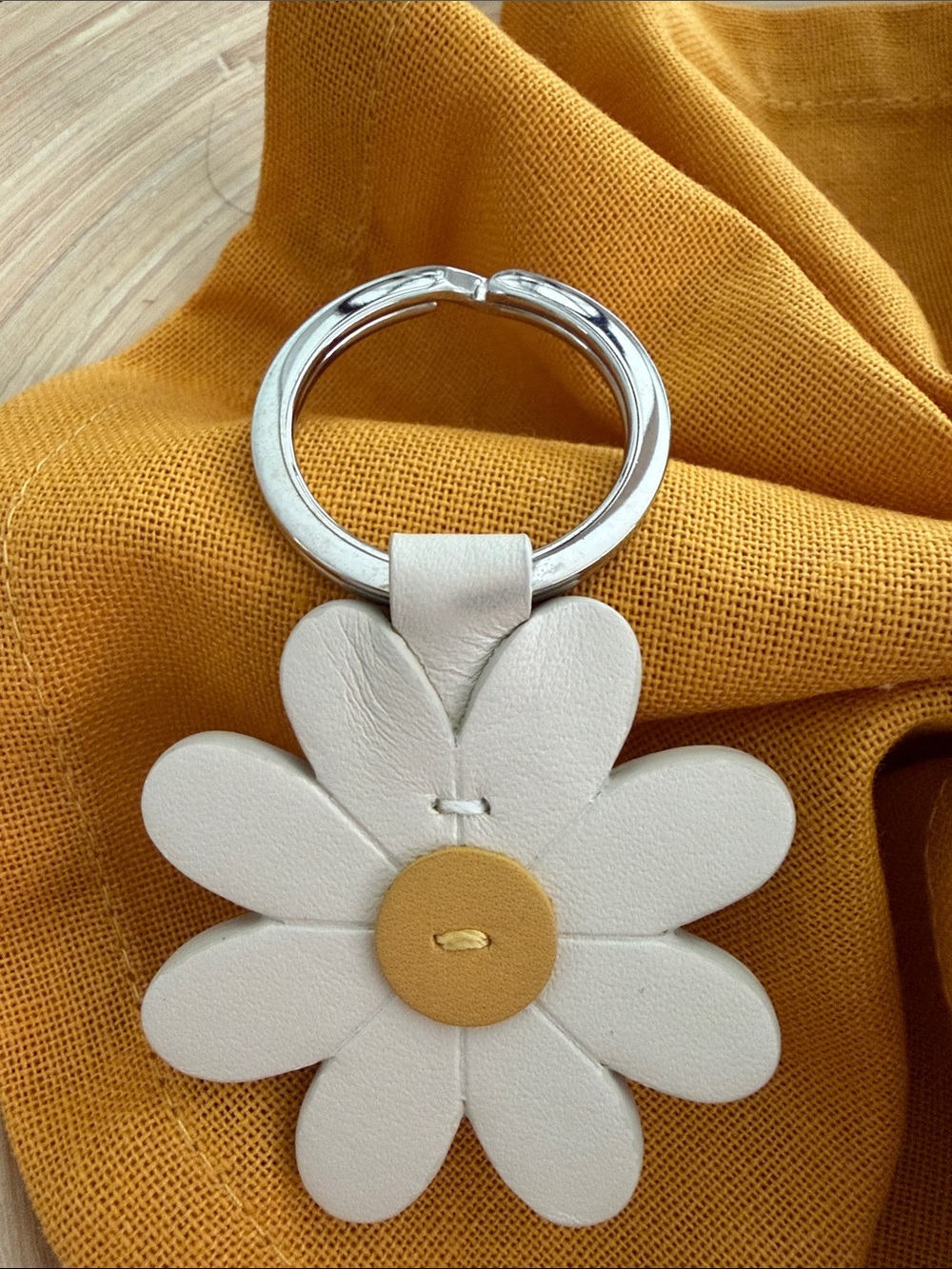 Coach Cream Leather Daisy Keyring with Silver Hardware - Picture 3 of 7
